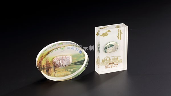 定制亞克力制品，應(yīng)該怎樣找供應(yīng)商呢？