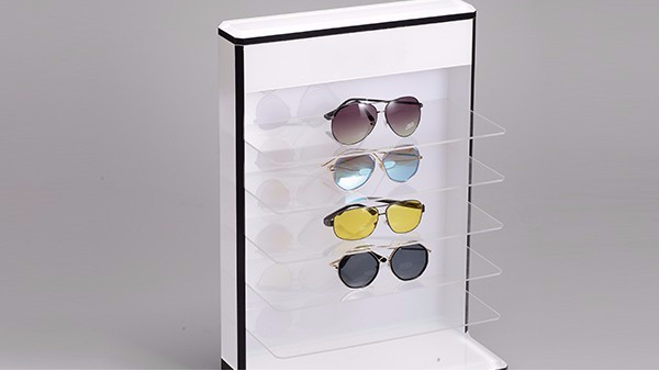 影響亞克力眼鏡展示架使用壽命的主要原因是那些？